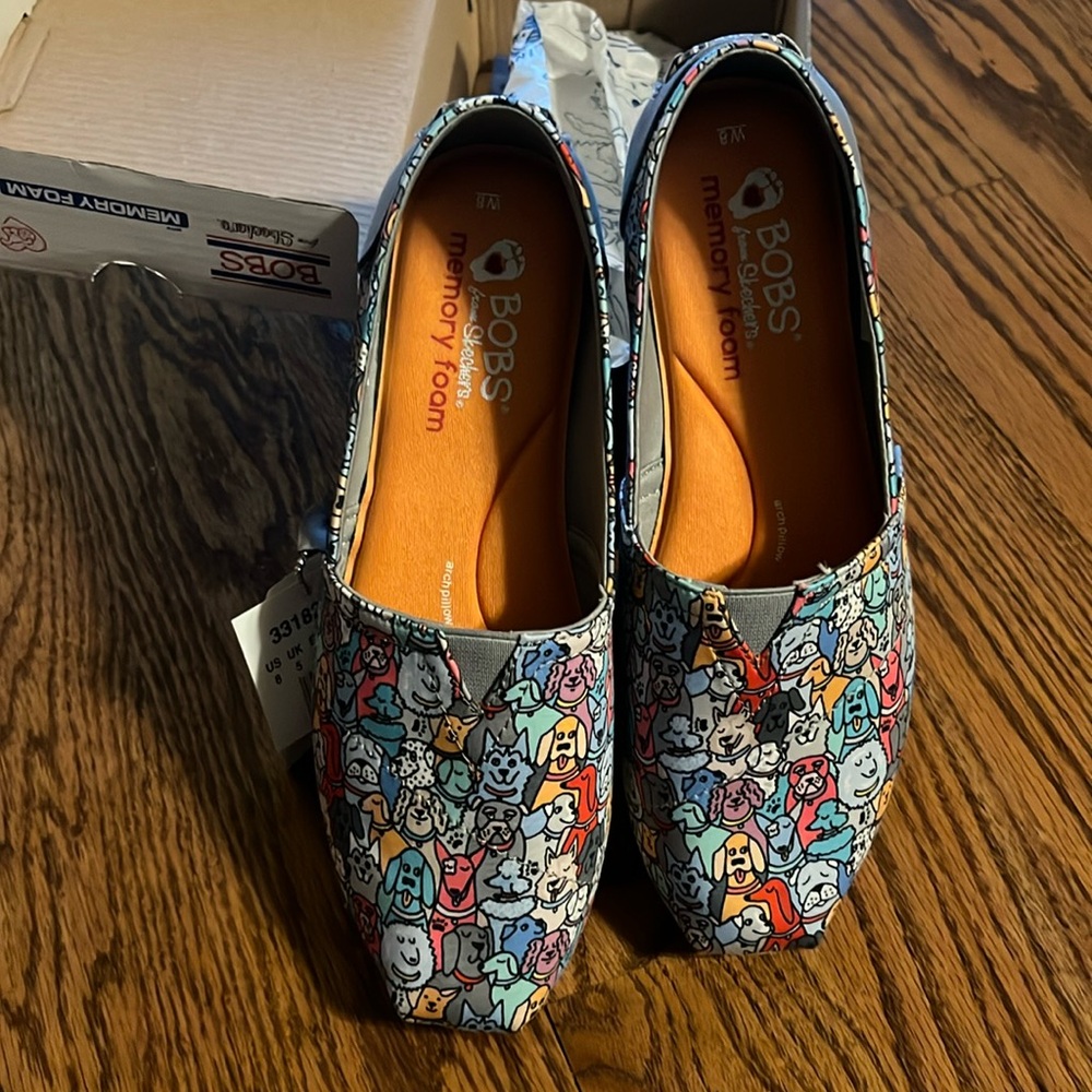 NWT Women’s Bobs Plush Woof Party Dog Skechers Multi Flats